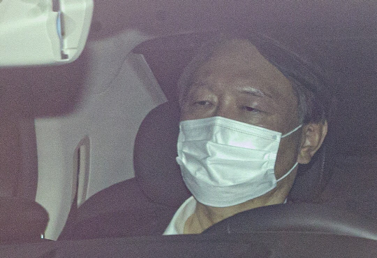 윤석열 검찰총장이 법무부의 검사징계위원회가 열리는 10일 오전 서울 서초구 대검찰청으로 출근하고 있다. 연합뉴스